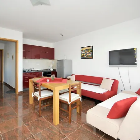 Apartment Svalina - Seaview And 130m From Trogir
