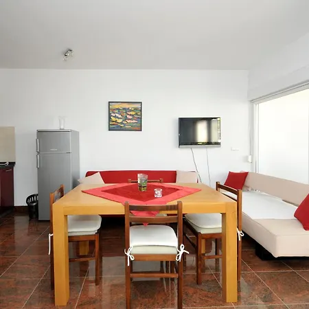Apartment Svalina - Seaview And 130m From