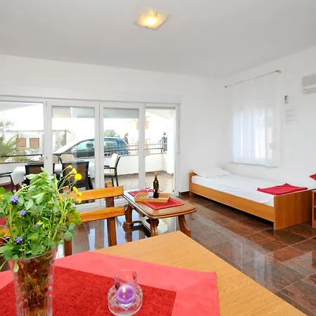 Apartment Svalina - Seaview And 130m From