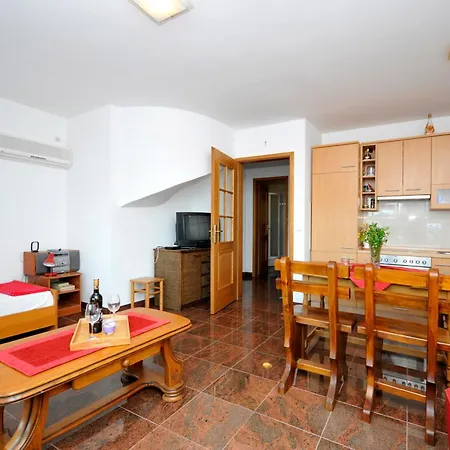Svalina - Seaview And 130m From Apartment Trogir