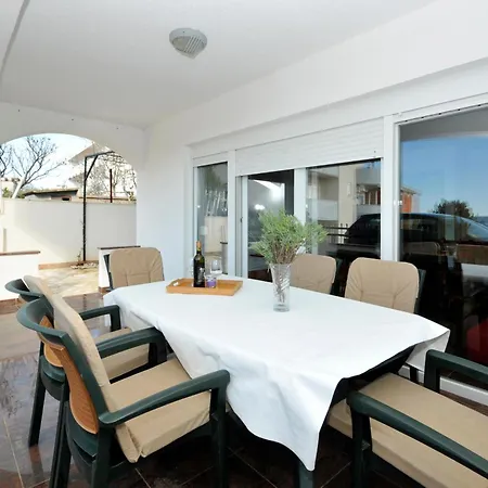 Apartment Svalina - Seaview And 130m From Trogir