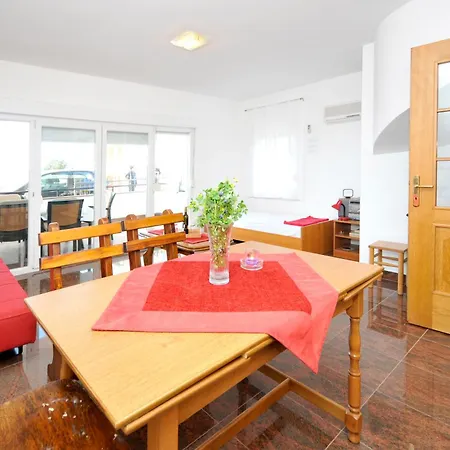Apartment Svalina - Seaview And 130m From Trogir