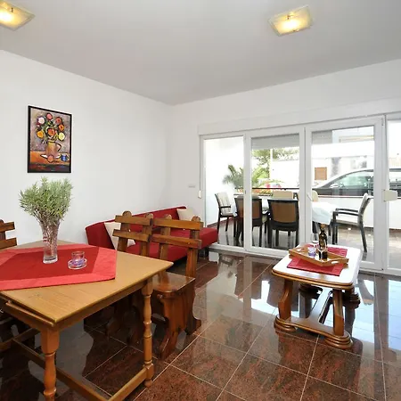 Apartment Svalina - Seaview And 130m From