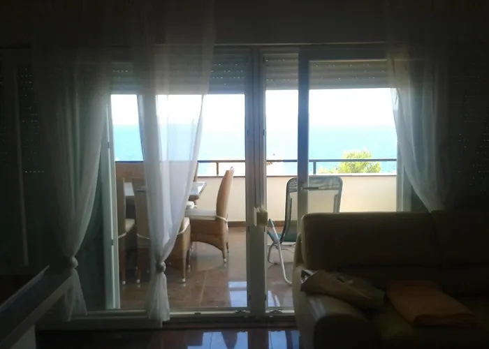 Daire Svalina - Seaview And 130m From