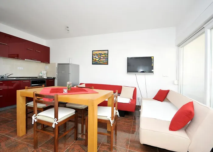 Daire Svalina - Seaview And 130m From *