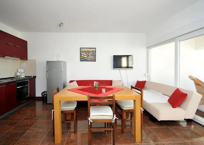 Daire Svalina - Seaview And 130m From