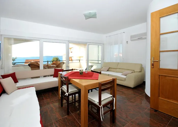 Daire Svalina - Seaview And 130m From *