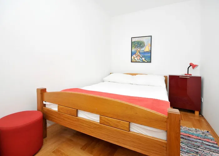 Daire Svalina - Seaview And 130m From