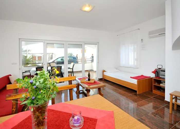 Daire Svalina - Seaview And 130m From