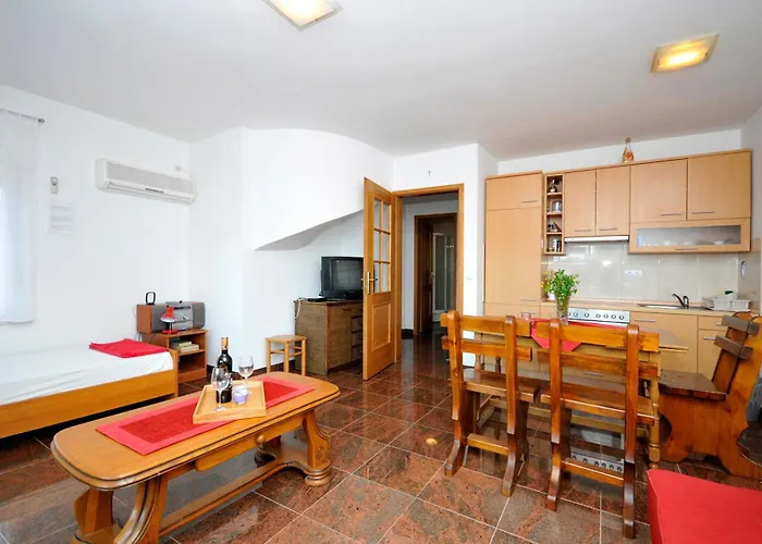 Svalina - Seaview And 130m From Daire Trogir