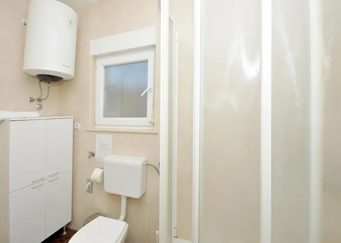 Daire Svalina - Seaview And 130m From