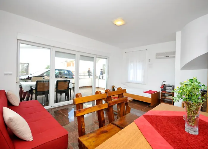 Daire Svalina - Seaview And 130m From *