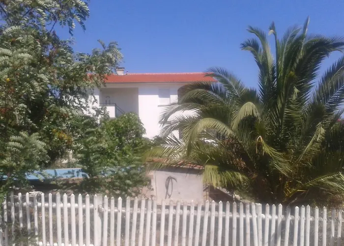 Daire Svalina - Seaview And 130m From *