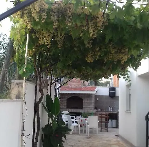 Daire Svalina - Seaview And 130m From